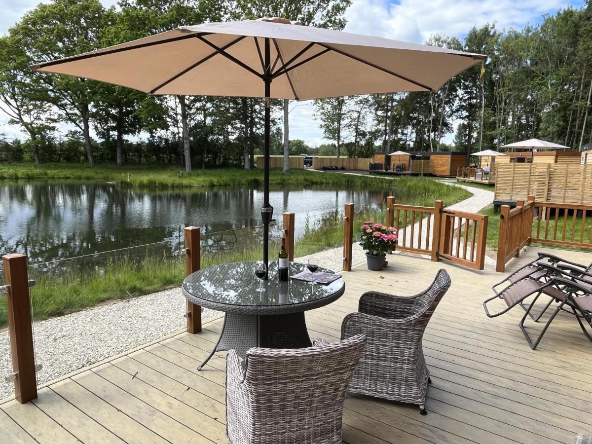 Oak Boutique Lodge Includes Hot Tub Air Con & Dog York Esterno foto